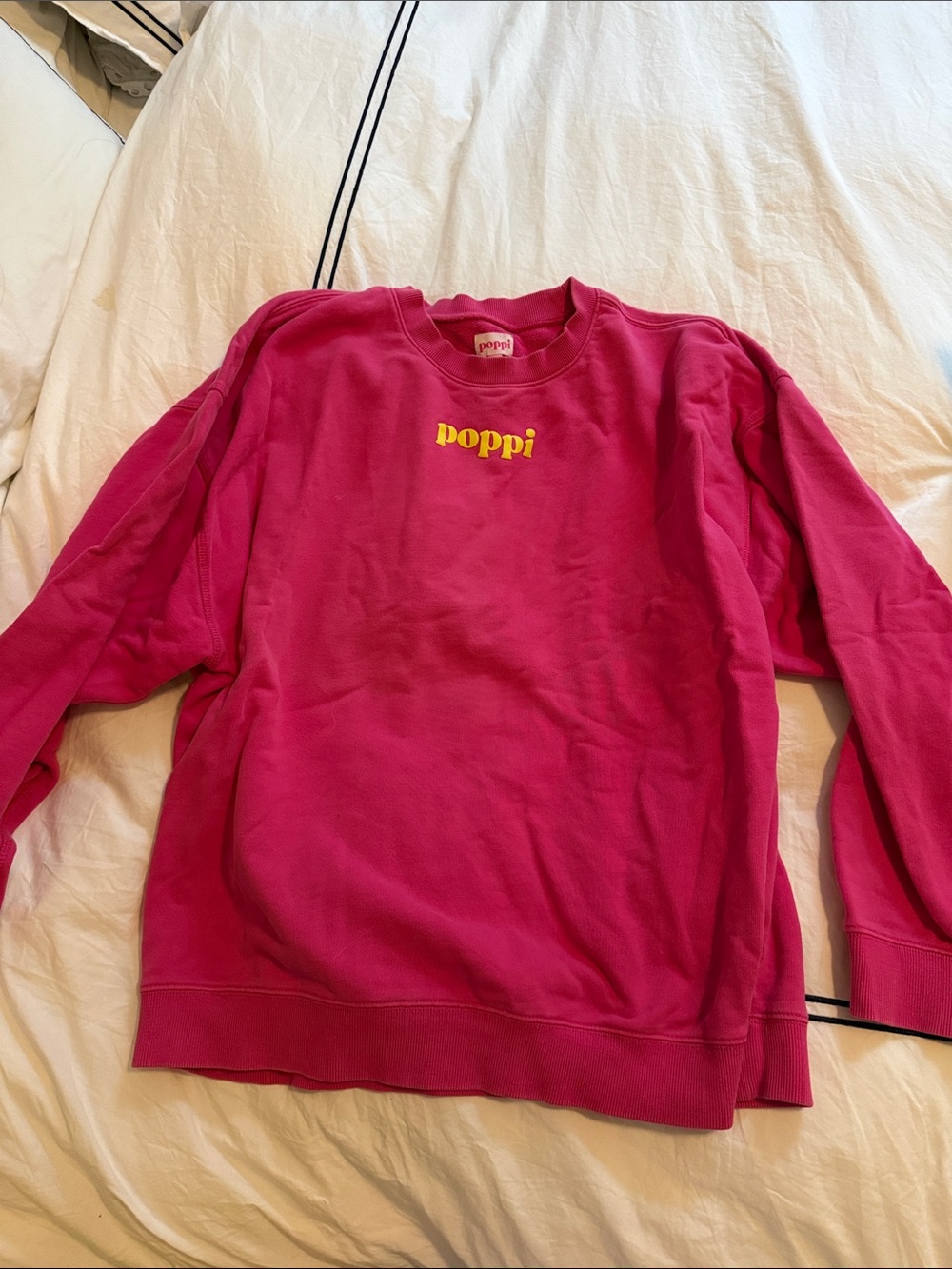 Poppi Women’s Crewneck Sweatshirt in Fuchsia